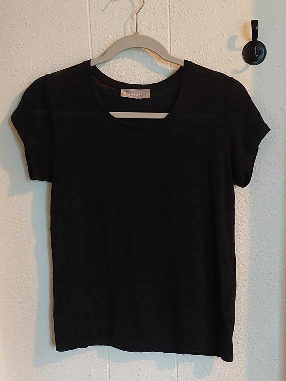 Everlane 100% linen black t-shirt